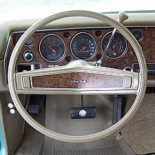 1970 Chevrolet Monte Carlo burl wood steering wheel horn shroud